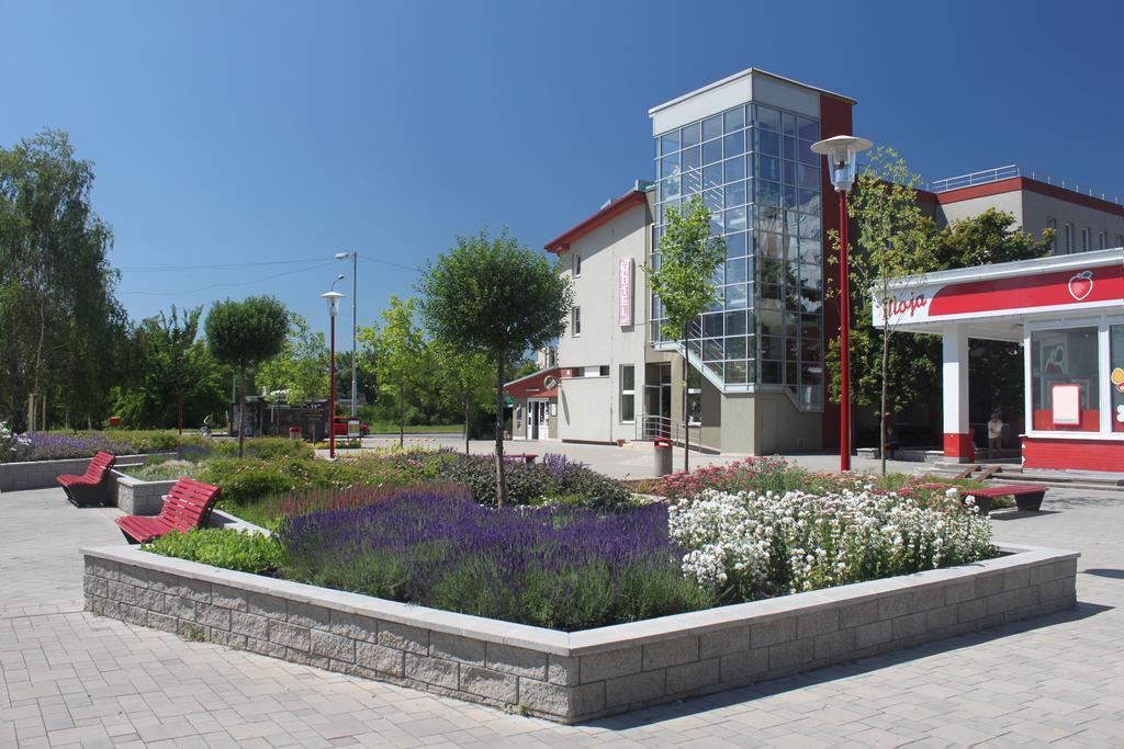 Hotel Dominika Pressburg Exterior foto