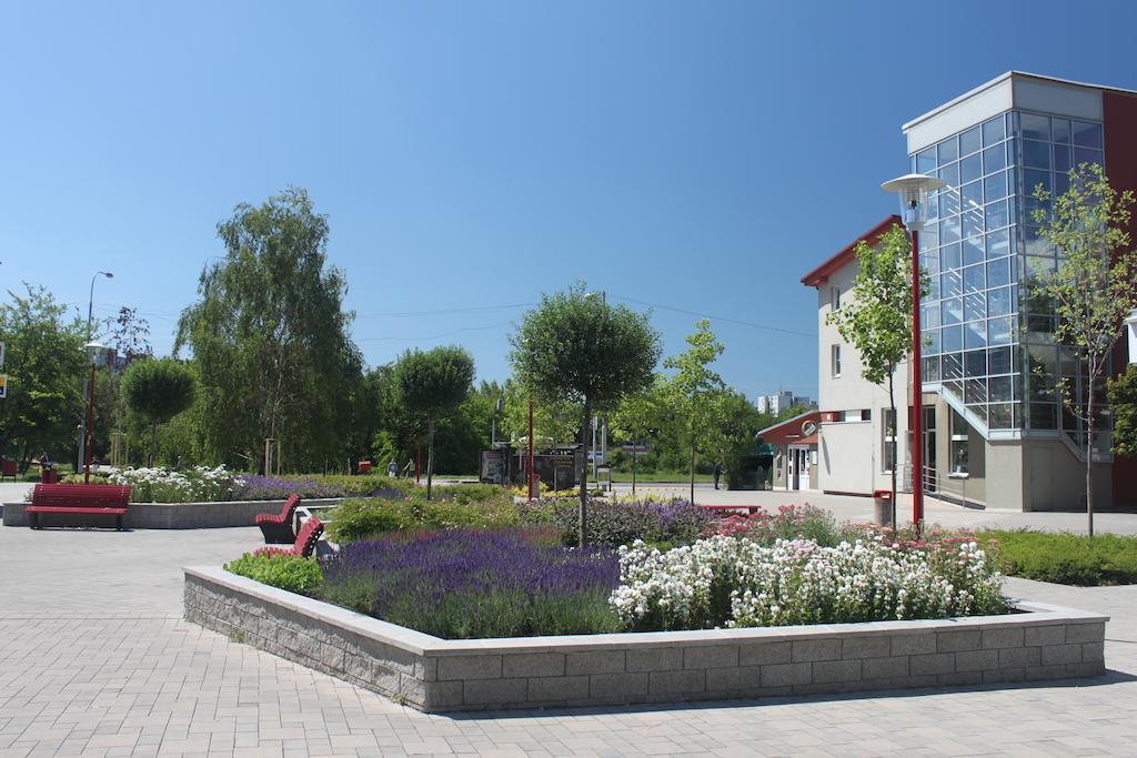 Hotel Dominika Pressburg Exterior foto