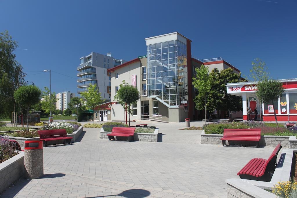 Hotel Dominika Pressburg Exterior foto